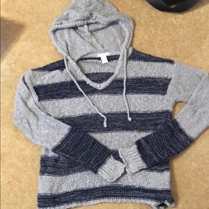 Light sweater with hood